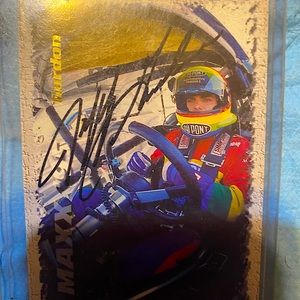 Jeff Gordon autographed nascar card. Retail for 130$ I’m selling 75$ this week